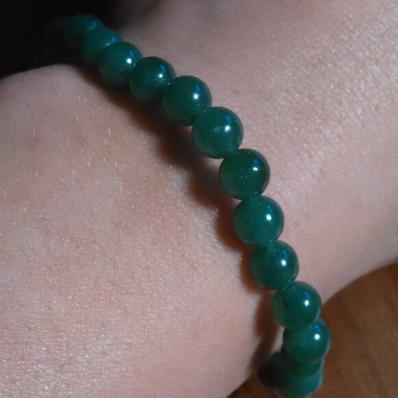 Green Aventurine Stretch Bracelet - Picture 4 of 7